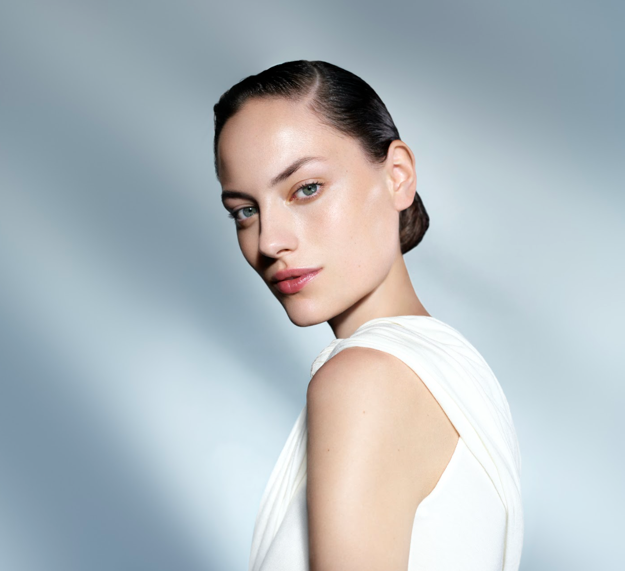 LA CRÈME REVITALISANTE . THE REVIVING CREAM