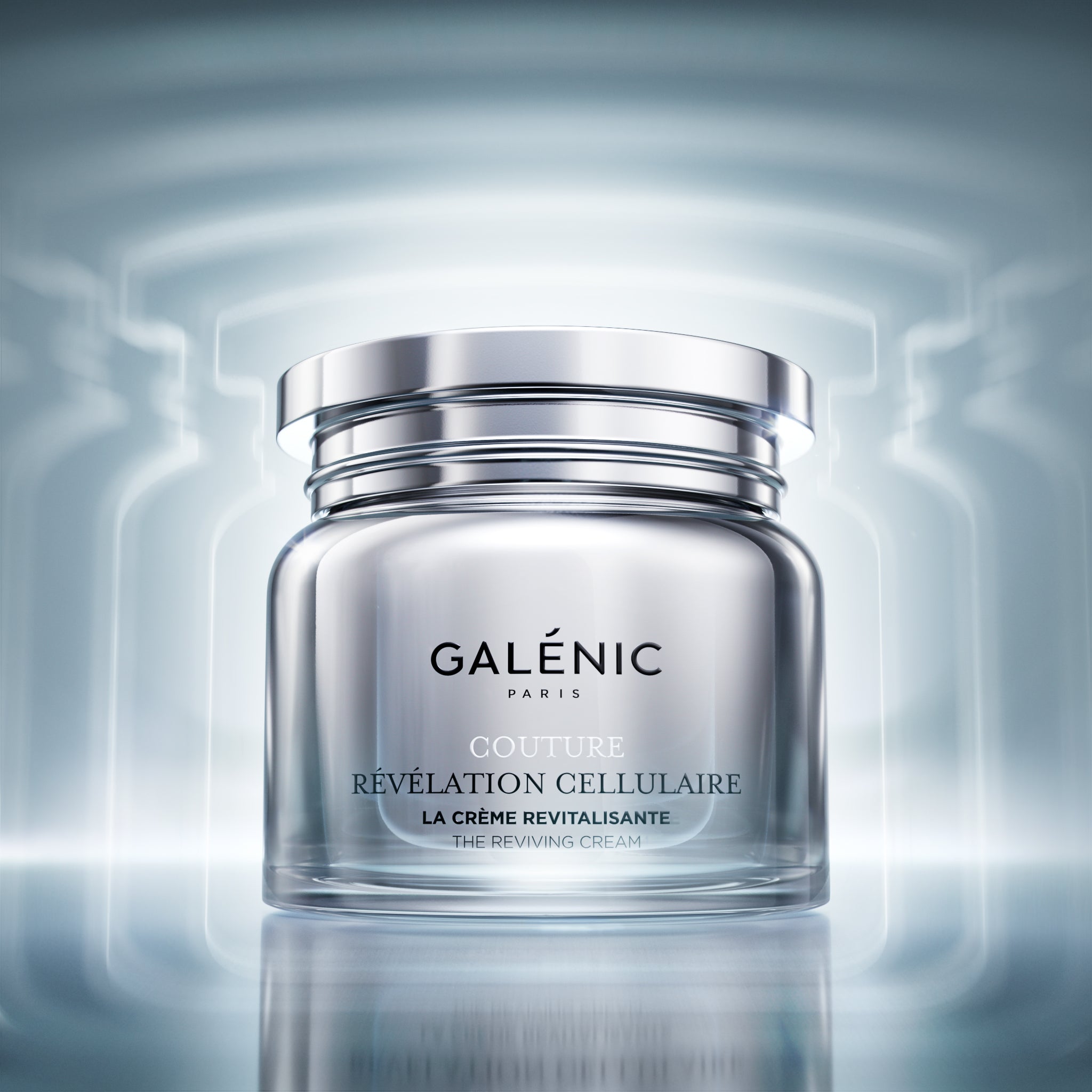 LA CRÈME REVITALISANTE . THE REVIVING CREAM